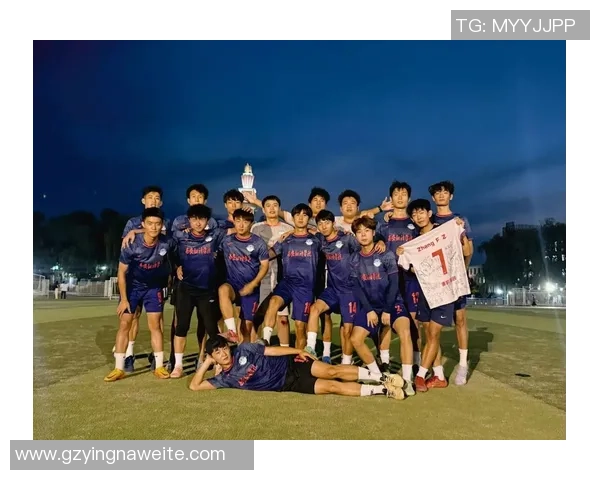 他热爱踢足球的原因与背后的故事分享